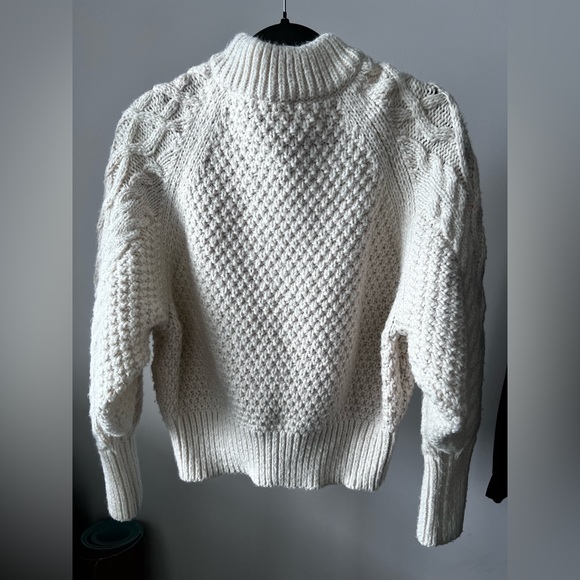 Thick Fisherman Knit Cropped White Sweater - Picture 3 of 4